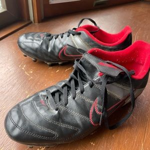 Mens soccer cleats Nike 9.5 barely worn